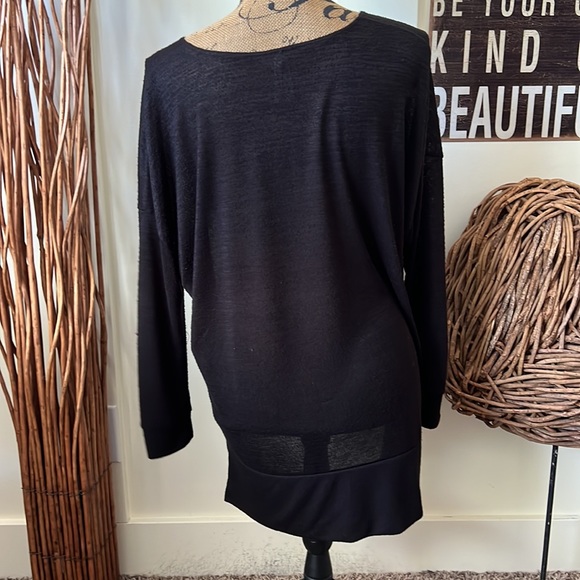 Black Scoop Neck Hi Low Tunic - Picture 4 of 8